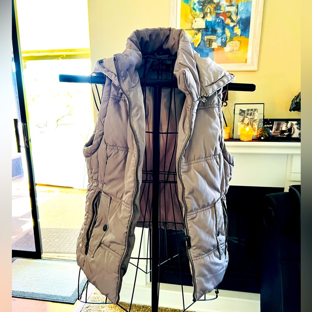 Puffer Vest with Hood! 🤩